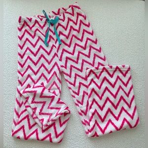 Pink zigzag pajama fleece pants